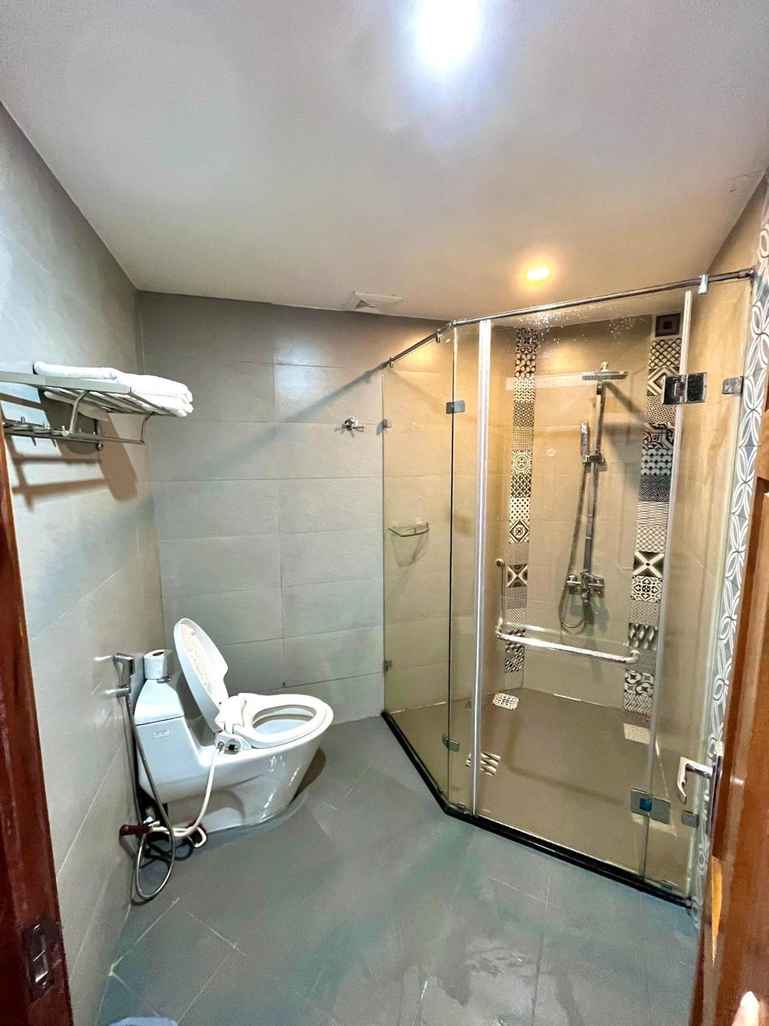 Soleil Hostel Hue Bagian luar foto